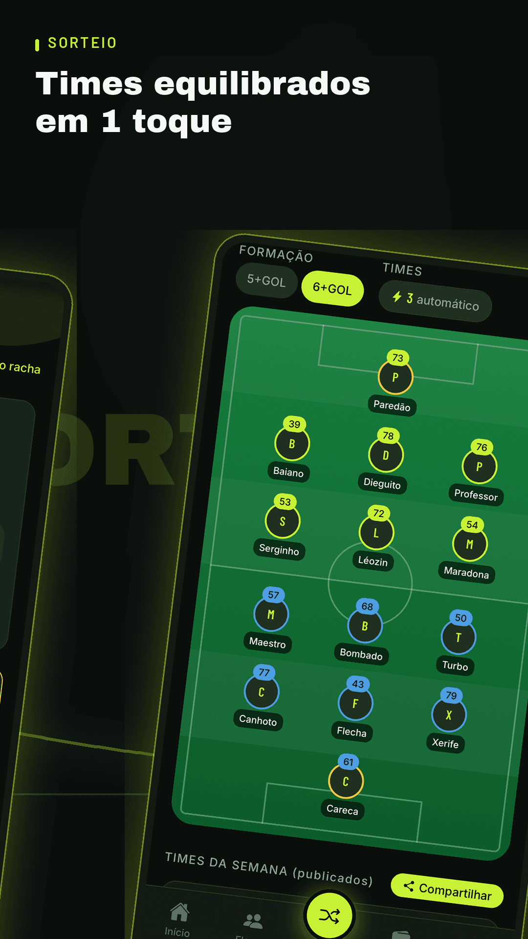 Times sorteados e escalados em campo, com os cards dos jogadores posicionados